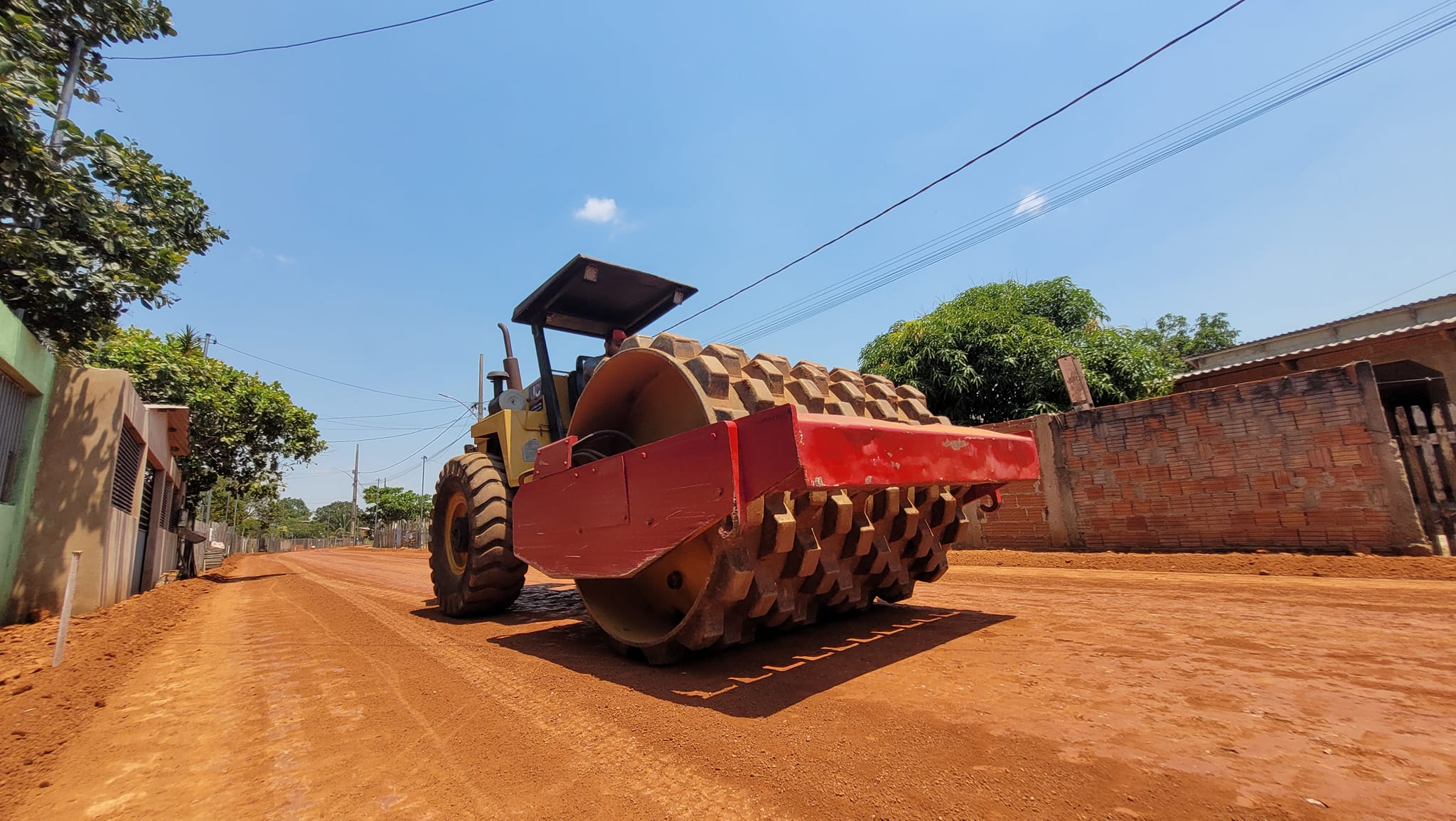  trabalho de recuperação e asfaltamento na rua Hermes Alves Brasileiro